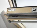 Fereastră de Mansardă VELUX GGL – Lemn Lăcuit Transparent, Operare de Sus - imagine 2