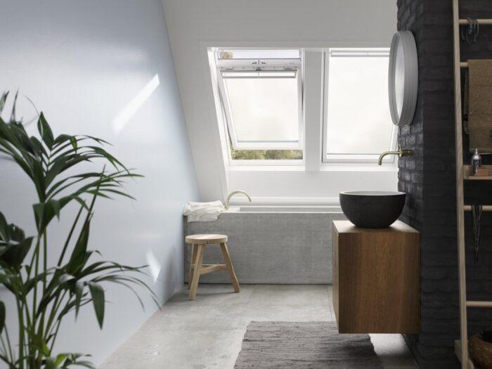 Fereastră de mansardă VELUX GGU albă din poliuretan, cu ramă de etanșare inclusă - imagine 4