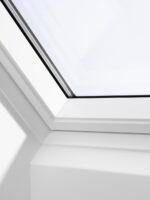 Fereastră de mansardă VELUX GGU albă din poliuretan, cu ramă de etanșare inclusă - imagine 2
