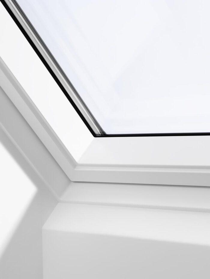 Fereastră de mansardă VELUX GGU albă din poliuretan, cu ramă de etanșare inclusă - imagine 2