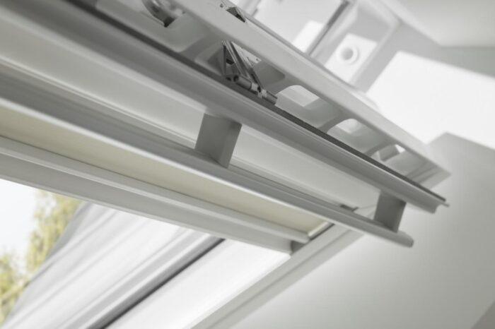 Fereastră de mansardă VELUX GLU – sticlă 85 – poliuretan alb - imagine 4
