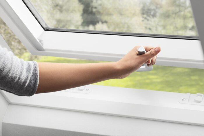 Ferestre cu articulare în partea superioară VELUX GPU – poliuretan - imagine 5