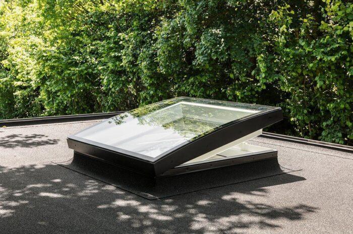 Fereastră VELUX pentru acoperiș terasă CVU – sticlă curbată sau plată - imagine 2