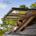 Fereastră de mansardă VELUX cu dublă deschidere, vedere largă și aerisire eficientă