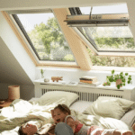 Fereastră de mansardă Velux GLL 106421/30 cu acționare electrică, mâner sus și trei foi de sticlă