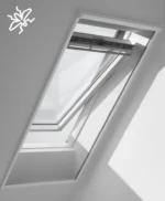 Plasă împotriva insectelor montată la interior pe fereastră de mansardă Velux