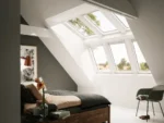 Lucarnă VELUX cu finisaj interior alb – vedere din interior