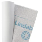 Folie anticondens Lindab LAF 75 – detaliu colț cu logo Lindab și marcaj Tyvek