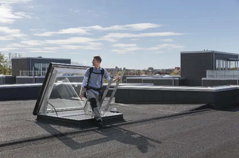 CXU Fereastră VELUX electrică pentru acces pe acoperiș terasă – CXU (sticlă plată sau curbată) - imagine 1
