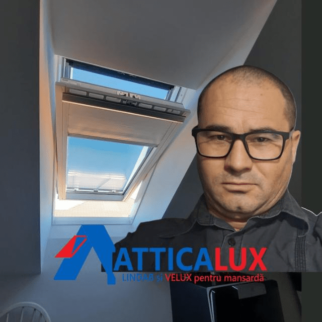 Marcel Marcău (Marcis), lângă o fereastră de mansardă, cu sigla Atticalux